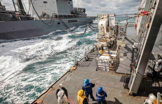 美国驱逐舰屡次挑衅，看我军强硬应对！