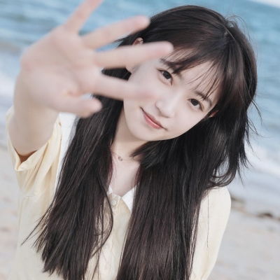 女孩因长相酷似雷军走红，背后故事引关注