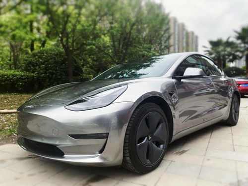 特斯拉Model 3行驶