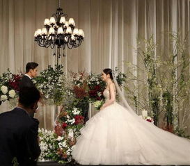 温馨简单的婚礼画面