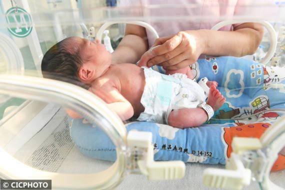 患病婴儿在病房