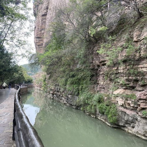 红旗渠两岸风光