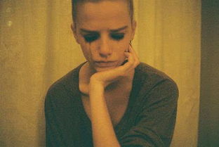 34岁女子再找男友，却被赌徒前夫当儿子面残杀：曾卖房替他还赌债