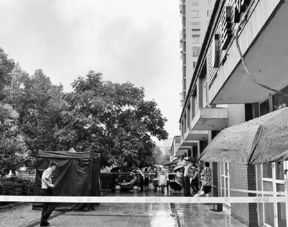 女子惨遭赌徒前夫当街捅杀，儿子目睹全程！