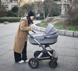 婴儿车在坠落点附近