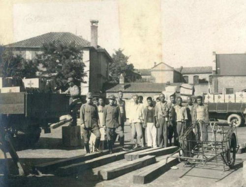 店主贴‘日本宣布投降’照片引关注，背后故事令人深思