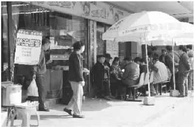 男子购避孕药被店员暴露，出轨丑闻引风波！