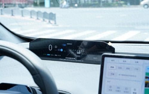 特斯拉FSD测试车辆设备图