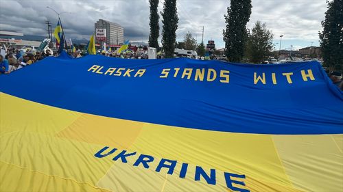 安克雷奇街头：乌支持者的抗议之声