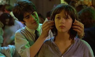 《初吻》男女主剧照