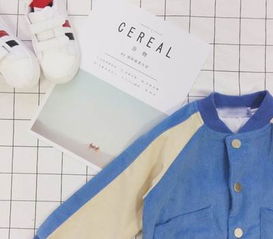 浅粉色棒球服薄外套