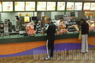 麦当劳店内场景