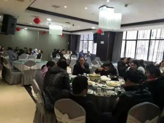 店家回应3女子带4孩多次续面：真相大揭秘！