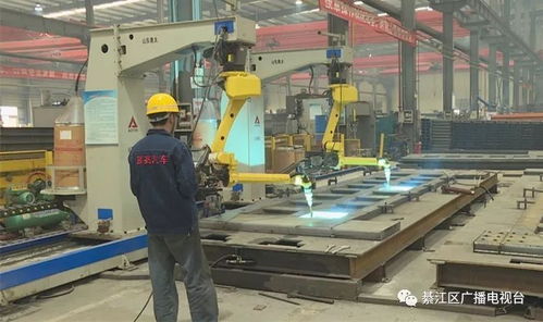 宇树机器人失控撞倒友商操控员，背后故事引深思