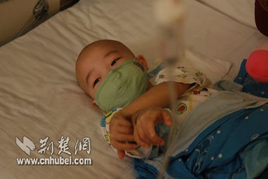 女子备孕10年终得子却患尿毒症，妈妈誓言不放弃