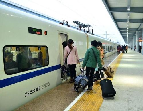 12306回应高铁遇体型宽大邻座乘客，警方已介入！