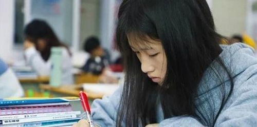 再次受伤！谷爱凌的艰难处境引人担忧