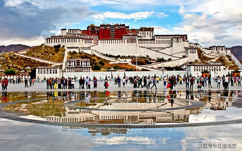 布达拉宫的雄伟景象