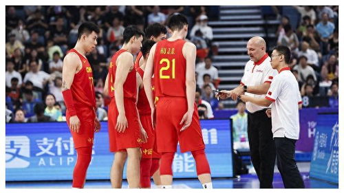 中国男篮激烈对抗