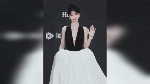 微博之夜红毯：王鹤棣田曦薇再同框，《大奉打更人》CP太甜！