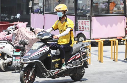 网红外卖骑手‘苏星颜’因虚假摆拍被罚，背后套路大曝光