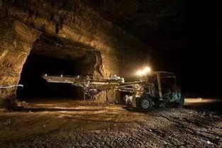 这是矿产资源开采场景的图片