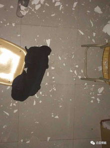 天花板掉落后的场景