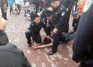 工作人员现场搜索画面