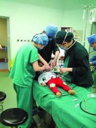 云南‘头上插刀’女童：手术成功的背后故事