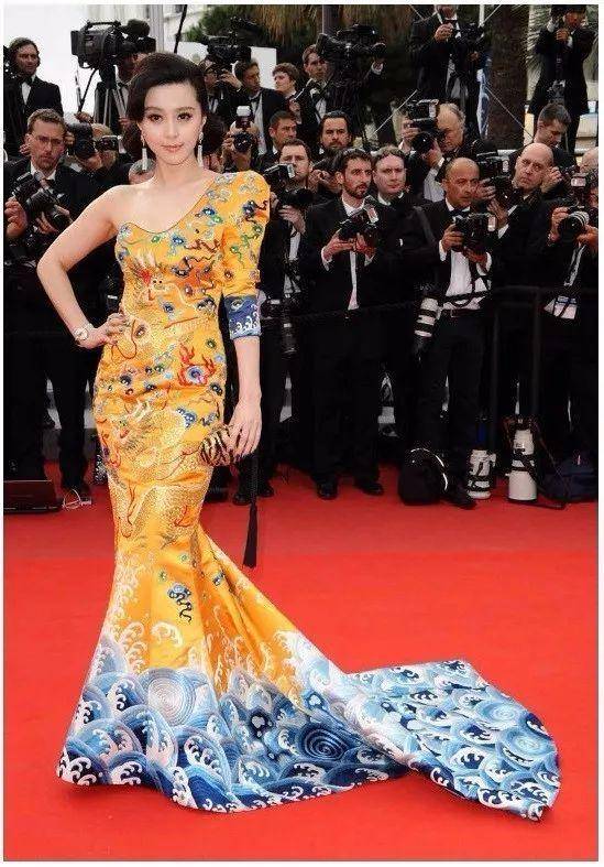 刘轩丞红毯惊艳亮相，魅力四射引关注！