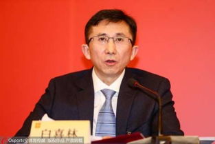 篮协主席工作照