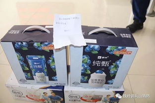 人们向箱子垫垫员表示感谢的画面