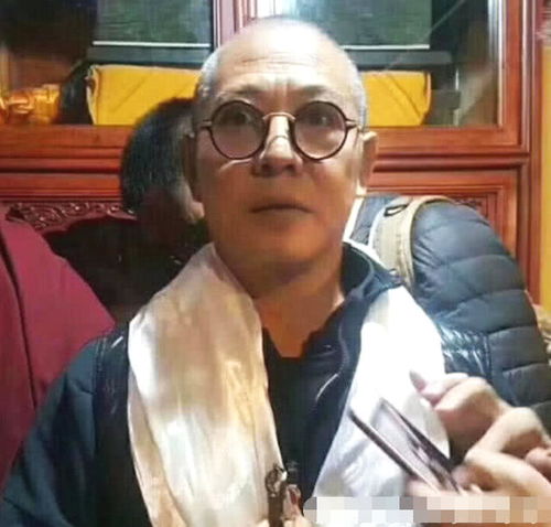 62岁李连杰晒病床照，面容沧桑背后的故事