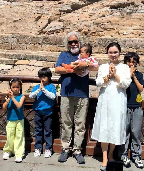 张纪中家庭风波不断：继子被亲儿子踢肚子痛蹲地