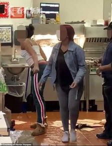 17岁店员工作照