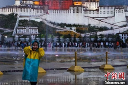 布达拉宫广场清扫场景