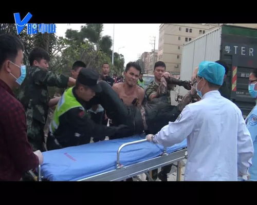 女子带生病孩子就医的焦急画面