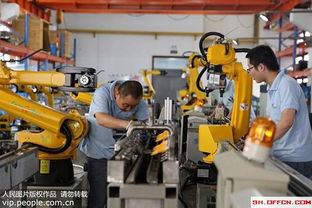 技术人员调试机器人