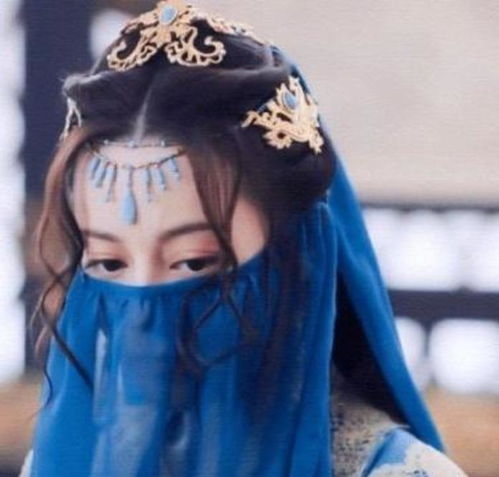 迪丽热巴接受人民日报专访，展现真实魅力