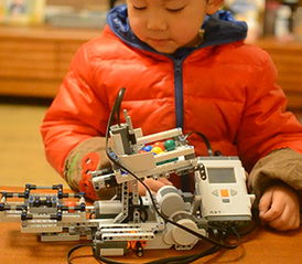 首届机器人运动会：机器人摔跤大赛惊现奇葩场面