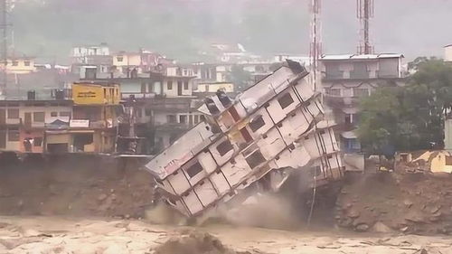 山洪过后满目疮痍