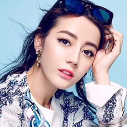 迪丽热巴参加公益活动照片