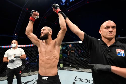 奇马耶夫专注训练的画面