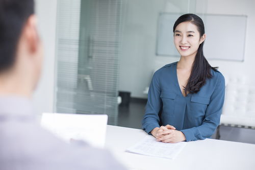 女子求职问双休被怼，背后真相令人深思