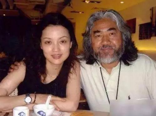 张纪中和儿子在机场