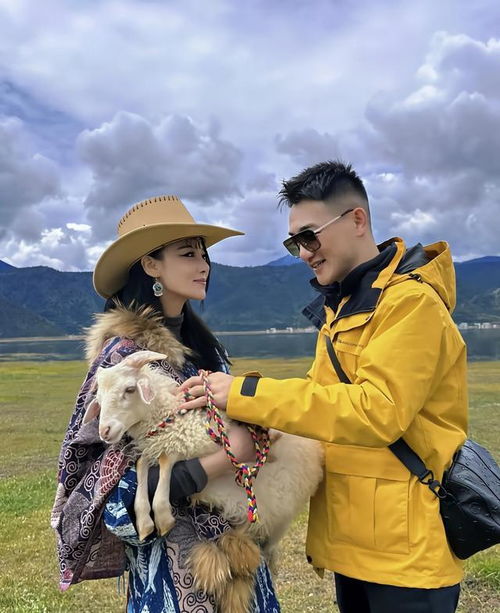 张若昀唐艺昕云南采菌子，背后故事引人深思