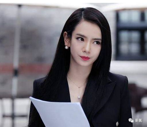 戚薇医美过度自曝：眉毛动不了的背后真相大揭秘