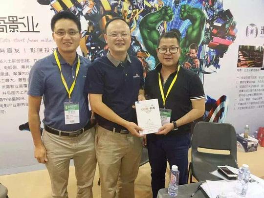 李连杰在新书发布会上的照片