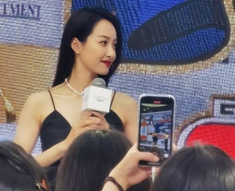 宋茜出席活动时的美丽照片