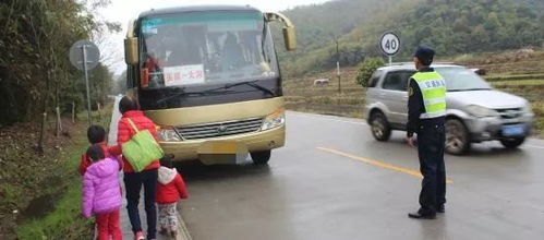 贝宁大巴坠河惨剧：1死44失踪背后的警示！